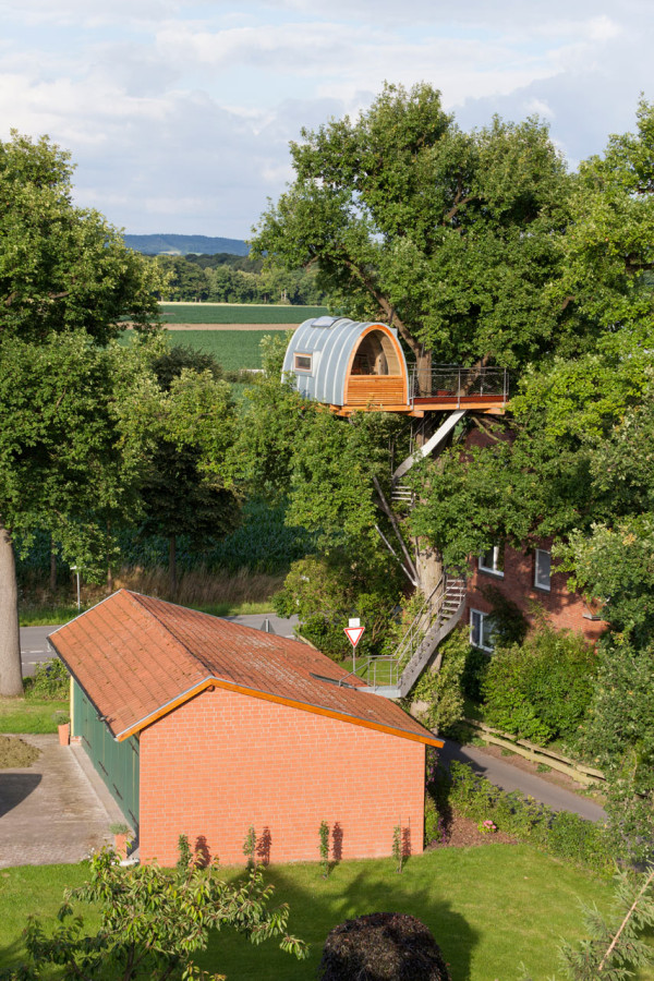 baumraum-Treehouse-Around-the-Oak-2-600x900